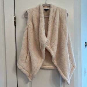 Jones New York Off White Fluffy Vest